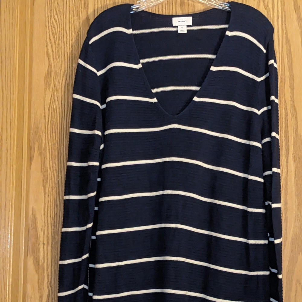 Old Navy XL Tall V-neck Navy/Cream Striped Sweater